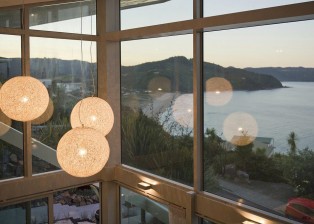 (deutsch) Angenehme Beleuchtung in allen Räumen des Neuseeland-Hauses. Sowohl innen als auch draußen.
