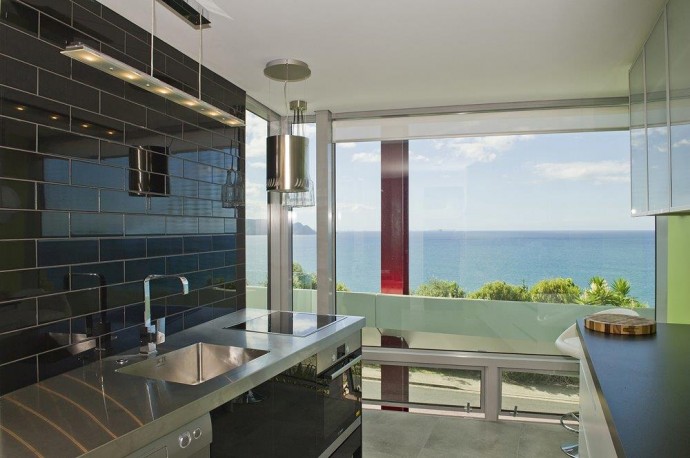 A great kitchen in NZ, with an exceptional view of the ocean. House for sale.