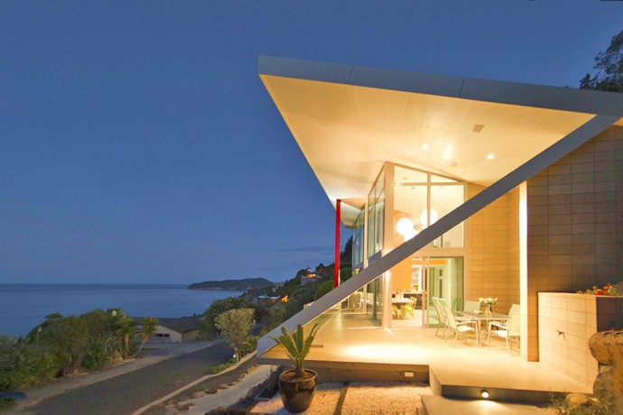 A lateral view of the New Zealand Villa by night